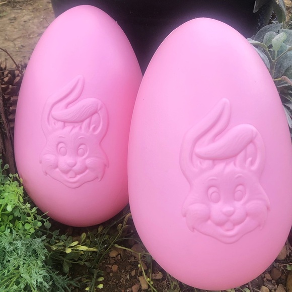 Vintage General Foam Plastics Deep Pink Blow Mold Rabbit Bunny Easter Egg - Picture 1 of 2